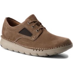 Półbuty CLARKS - Unnature Plain 261320307 Olive Nubuck. Codzienne półbuty męskie marki Clarks. W wyprzedaży za 279.00 zł.