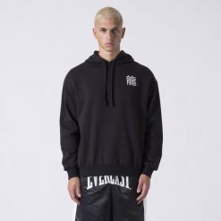 Exkluzywny Bluza Z Kapturem Z Grafika Smoka Czarny Bawelna, Poliester. Czarne bluzy nierozpinane męskie EVERLAST, l, bez wzorów, z bawełny, casualowe, bez ramiączek, z kapturem. W wyprzedaży za 313.35 zł.