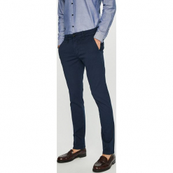 Guess Jeans - Spodnie. Szare spodnie na co dzień męskie Guess Jeans, z aplikacjami, z bawełny, casualowe. Za 399.90 zł.