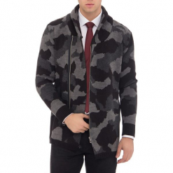 Sweter w kolorze czarnym. Czarne swetry męskie RNT23, ze stójką. W wyprzedaży za 129.95 zł.