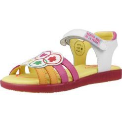 Sandały AGATHA RUIZ DE LA PRADA 242962A Biały. Białe buty zimowe męskie AGATHA RUIZ DE LA PRADA, bez wzorów, ze skóry, sportowe, bez obcasa, bez zapięcia. Za 259.47 zł.