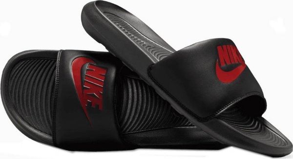 Nike KLAPKI MĘSKIE SPORTOWE NA CO DZIEŃ NIKE CN9675-004 VICTORI ONE SLIDE. Klapki i japonki męskie Nike, bez wzorów. Za 149.00 zł.