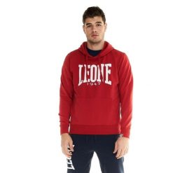 Męska bluza z kapturem Leone 1947 Apparel. Czerwone bluzy nierozpinane męskie LEONE 1947 APPAREL, l, bez wzorów, z tkaniny, sportowe, bez ramiączek, z kapturem. W wyprzedaży za 139.75 zł.