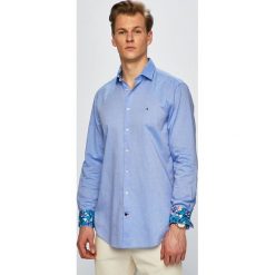 Tommy Hilfiger Tailored - Koszula. Czerwone koszule męskie Tommy Hilfiger Tailored, bez wzorów, z bawełny, bez kołnierzyka, bez ramiączek. W wyprzedaży za 229.90 zł.