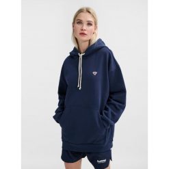 Bluza z kapturem Hummel Loose Bee. Niebieskie bluzy nierozpinane męskie HUMMEL, bez wzorów, sportowe, bez ramiączek, z kapturem. Za 246.15 zł.