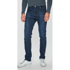 Wrangler - Jeansy Greensboro. Niebieskie jeansy męskie Wrangler, z bawełny. Za 349.90 zł.