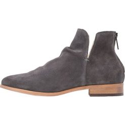 Shoe The Bear SOHO Botki dark grey. Buty zimowe męskie marki Shoe The Bear. W wyprzedaży za 401.40 zł.