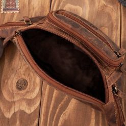 Paolo Peruzzi Saszetka męska skórzana klasyczna nerka biodrowa brązowa vintage T-136-HBR. Brązowe saszetki męskie Paolo Peruzzi, bez wzorów. Za 210.79 zł.