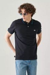 LEE PIQUE POLO MĘSKIE POLO KRÓTKI RĘKAW BLACK L61ARL01 112113687. Czarne koszulki polo męskie Lee, l, bez wzorów, bez kołnierzyka, bez ramiączek. Za 99.99 zł.