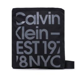 Saszetka Calvin Klein Jeans. Czarne saszetki męskie Calvin Klein Jeans, bez wzorów, z jeansu, młodzieżowe, małe. Za 249.99 zł.