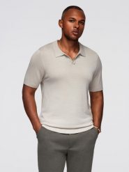 Męska koszulka polo bez guzików z klasycznym splotem – jasnobeżowa V3 - Rozmiar: XL. Brązowe koszulki polo męskie Ombre Clothing, m, bez wzorów, z dzianiny, eleganckie, bez kołnierzyka, bez ramiączek. W wyprzedaży za 149.99 zł.