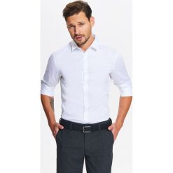 KOSZULA MĘSKA ELEGANCKA Z JEDWABISTYM WYKOŃCZENIEM TKANINY O DOPASOWANYM KROJU. Koszule męskie TOP SECRET. W wyprzedaży za 39.99 zł.