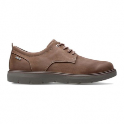 Skórzane półbuty w kolorze jasnobrązowym. Brązowe eleganckie półbuty męskie Clarks, z materiału. W wyprzedaży za 339.95 zł.
