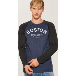 Koszulka z reglanowym rękawem - Granatowy. Niebieskie t-shirty męskie House. Za 39.99 zł.
