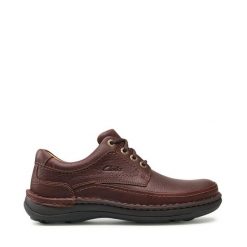 Półbuty Clarks. Brązowe codzienne półbuty męskie Clarks, bez wzorów, bez obcasa, bez zapięcia. Za 389.99 zł.