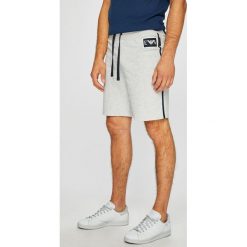 Emporio Armani - Szorty. Szare szorty męskie Emporio Armani, z bawełny, casualowe. W wyprzedaży za 279.90 zł.