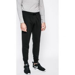 Guess Jeans - Spodnie. Spodnie na co dzień męskie Guess Jeans. W wyprzedaży za 159.90 zł.
