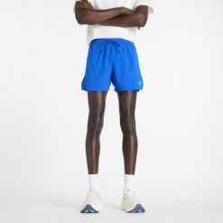 Spodenki męskie New Balance MS41286BUM – niebieskie. Niebieskie szorty sportowe męskie New Balance, bez wzorów, z materiału, sportowe. Za 299.99 zł.