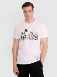 4F T-shirt regular z nadrukiem siatkarskim męski - biały M. Białe t-shirty sportowe męskie 4f, l, bez wzorów, z bawełny, klasyczne, bez ramiączek. W wyprzedaży za 39.99 zł.