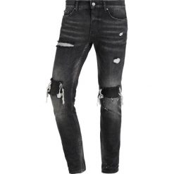 Tigha MORTEN Jeansy Relaxed Fit dark grey heavy destoyed. Jeansy męskie marki Tigha. W wyprzedaży za 471.20 zł.