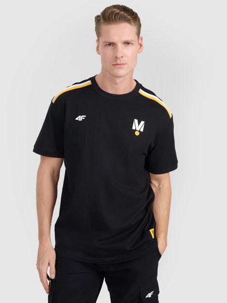 4F T-shirt regular z nadrukiem uniseks 4F x Drift Masters - czarny L. Czarne t-shirty męskie 4f, l, bez wzorów, z bawełny, bez kołnierzyka, bez ramiączek. Za 119.99 zł.