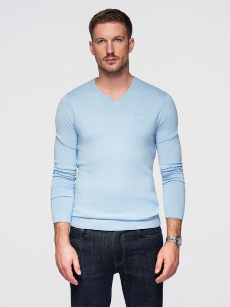 Elegancki męski sweter V-neck BASIC z wiskozą –jasnoniebieski V10 - Rozmiar: L. Niebieskie swetry męskie Ombre Clothing, bez wzorów, z wiskozy, eleganckie, bez kołnierzyka, bez ramiączek. W wyprzedaży za 89.99 zł.