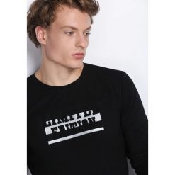 Czarna Koszulka Blow Like. Czarne koszulki męskie z długim rękawem Born2be, z długim rękawem. Za 29.99 zł.