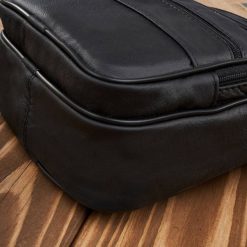 Saszetka męska skórzana na ramię czarna torba męska do pracy Abruzzo ABR-18. Czarne saszetki męskie bez wzorów, z materiału, biznesowe, do ręki. Za 139.00 zł.