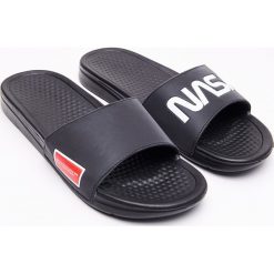 Klapki Nasa - Czarny. Klapki i japonki męskie marki Cropp. Za 59.99 zł.