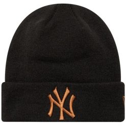 Czapka dla dorosłych League Essential New York Yankees Beanie Hat. Czarne czapki męskie New Era, bez wzorów, sportowe. Za 149.99 zł.