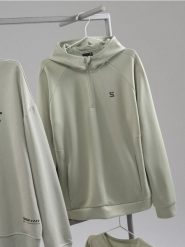 Bluza sportowa z kapturem - zielony. Zielone bluzy nierozpinane męskie Sinsay, l, bez wzorów, sportowe, bez ramiączek, z kapturem. Za 69.99 zł.