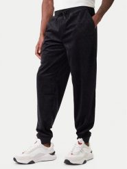 Guess Spodnie dresowe Z6RB14 KD612 Czarny Regular Fit. Czarne spodnie dresowe męskie Guess, z aplikacjami, z dresówki. Za 399.99 zł.