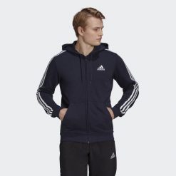 Bluza dresowa męska adidas ESSENTIAL 3 STRIPES. Białe bluzy nierozpinane męskie ADIDAS, m, bez wzorów, z dresówki, z kapturem. Za 184.00 zł.