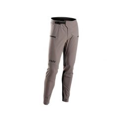 Spodnie rowerowe NORTHWAVE Bomb Long Pant beżowy. Brązowe szorty sportowe męskie Northwave, bez wzorów, sportowe. Za 446.50 zł.