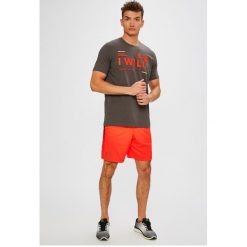 Under Armour - Szorty. Szorty sportowe męskie marki Under Armour. W wyprzedaży za 149.90 zł.