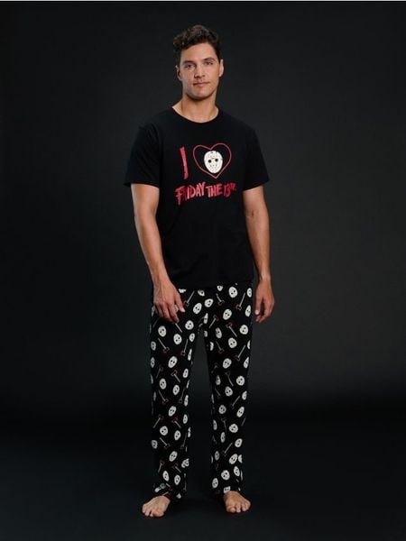 Piżama dwuczęściowa Friday the 13th - wielobarwny. Piżamy męskie Sinsay, l, bez wzorów, bez kołnierzyka, bez ramiączek. Za 59.99 zł.