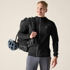 Męska kurtka Endurance: wodoodporna, wiatroodporna, elastyczna z kapturem. Czarne kurtki męskie Dare 2B, m, bez wzorów, z elastanu, bez ramiączek, z kapturem. W wyprzedaży za 279.99 zł.