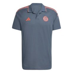 Polo Bayernu Monachium 2025/26. Szare koszulki polo męskie ADIDAS, bez wzorów, sportowe, bez kołnierzyka, bez ramiączek. W wyprzedaży za 192.00 zł.