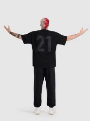 4F T-shirt oversize z nadrukiem męski 4F x Tomasz Fornal - czarny L. Czarne t-shirty męskie 4f, l, bez wzorów, z dzianiny, bez kołnierzyka, bez ramiączek. Za 119.99 zł.