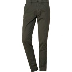 DRYKORN HOOP Chinosy khaki. Eleganckie spodnie męskie marki DRYKORN. Za 419.00 zł.