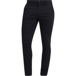 GStar BRONSON SKINNY CHINO Chinosy black denim. Eleganckie spodnie męskie marki G-Star. Za 559.00 zł.