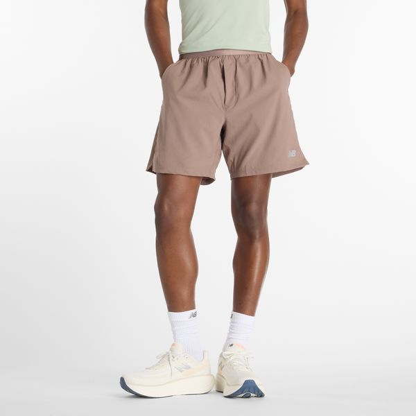 Spodenki męskie New Balance MS41288EAS – bezowe. Brązowe szorty sportowe męskie New Balance, bez wzorów, z materiału, sportowe. Za 299.99 zł.