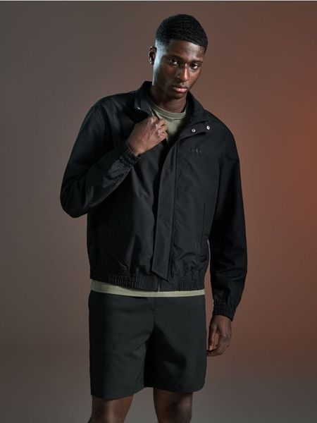 Kurtka ze stójką - czarny. Czarne kurtki męskie Sinsay, l, bez wzorów, bez ramiączek, bez kaptura. Za 89.99 zł.