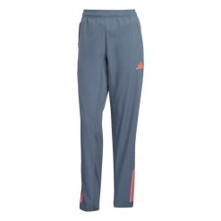 Dres treningowy Prematch Bayern Monachium 2025/26. Szare spodnie dresowe męskie ADIDAS, bez wzorów, z dresówki. Za 276.50 zł.