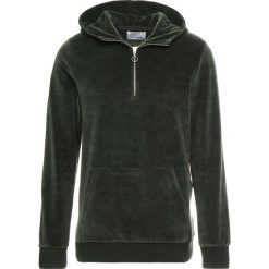 Samsøe & Samsøe ALFONSO HOODIE Bluza z kapturem climbing ivy. Zielone bluzy nierozpinane męskie Samsøe & Samsøe, z bawełny. Za 499.00 zł.