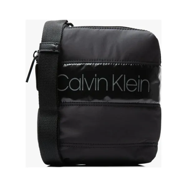 Calvin Klein Torba Puffer Mini Reporter , granatowy, rozmiar ONE SIZE. Niebieskie torby męskie na ramię Calvin Klein, bez wzorów, z materiału, na ramię, małe, pikowane. Za 279.99 zł.