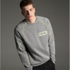 Bluza z lamówką kolekcja M2A - Jasny szary. Bluzy nierozpinane męskie marki Cropp. Za 99.99 zł.