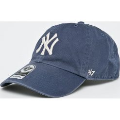 47brand - Czapka New York Yankees. Szare czapki męskie 47brand, z haftami, z bawełny. W wyprzedaży za 79.90 zł.