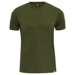 Koszulka Hummel Legacy Chevron. Zielone t-shirty sportowe męskie HUMMEL, bez wzorów, sportowe, bez ramiączek. Za 130.50 zł.