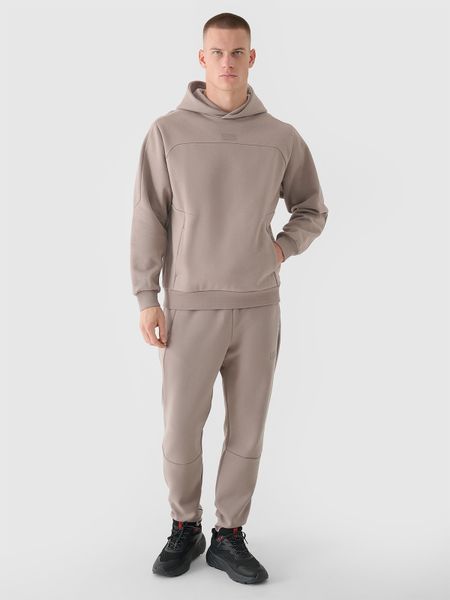 4F Spodnie dresowe joggery męskie 4F x Robert Lewandowski - beżowe XL. Brązowe spodnie dresowe męskie 4f, z aplikacjami, z bawełny, sportowe. W wyprzedaży za 119.99 zł.